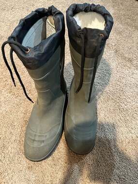 Chinook Men's green insulated waterproof boots - size 14 men’s.